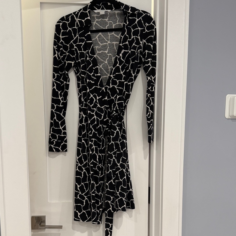 Diane Von Furstenberg Black and White Long Sleeve Dress